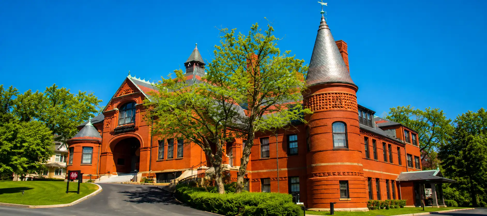Luxury chauffeur service in Belmont MA